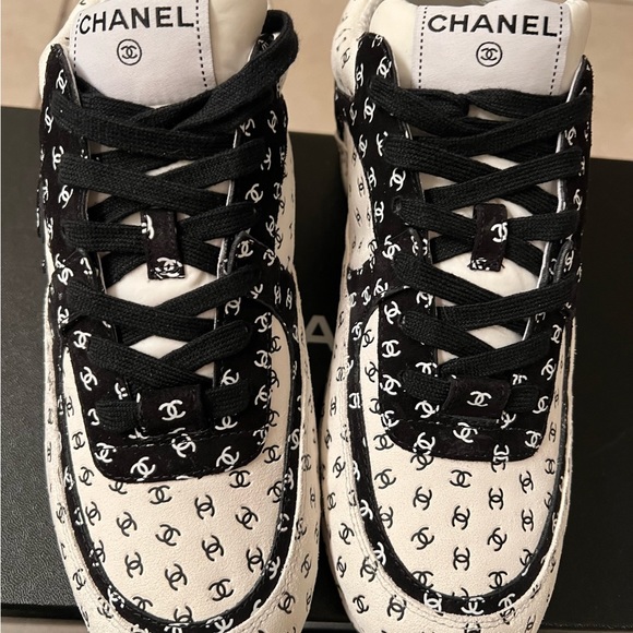 NWT Chanel Sport Runner CC Sneakers - Picture 4 of 16